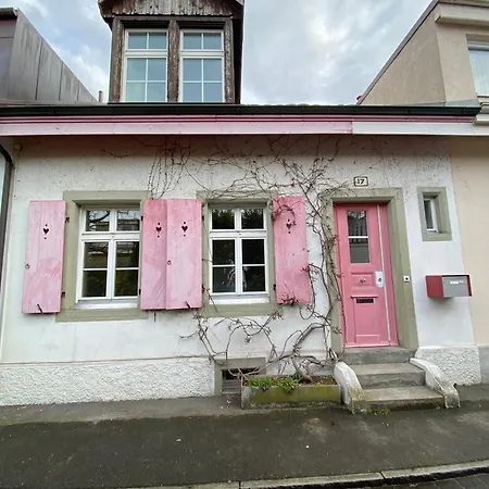Comfortable Charming House Near The River Apartment *